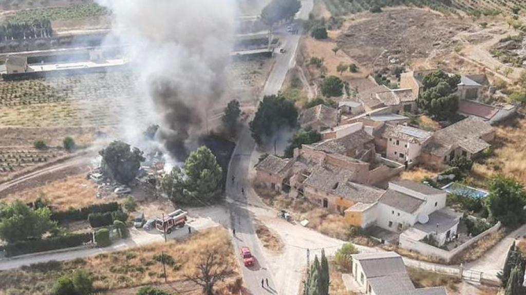 Vista aérea del incendio de Pinoso.