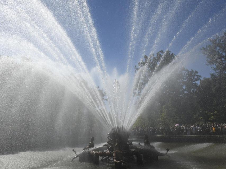 Una de las fuentes de la Granja de San Ildefonso, en plena actividad este lunes.
