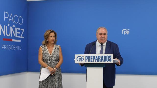 Pilar Alía y Vicente Tirado en una imagen de archivo.