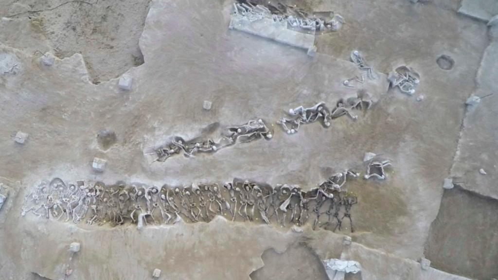 Fosa común con los partidarios ejecutados de Cilón.