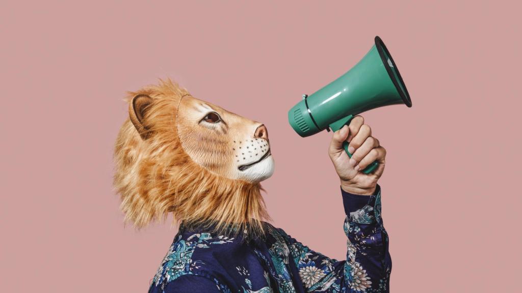 Imagen de archivo de una persona disfrazada de animal, un mundo en el que existe mucha más diversidad de la que creemos.