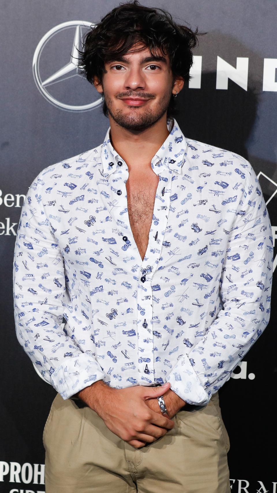 Álex Reyes posando en un evento en septiembre de 2021.