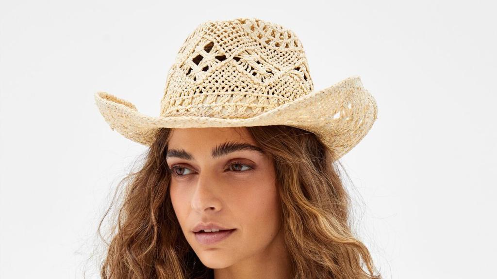Sombrero cowboy paja de Bershka.