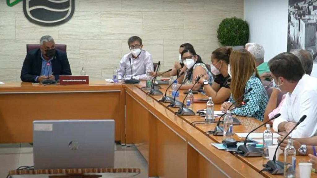 Bronca entre el alcalde (i) y el edil del PP (d) durante el Pleno.