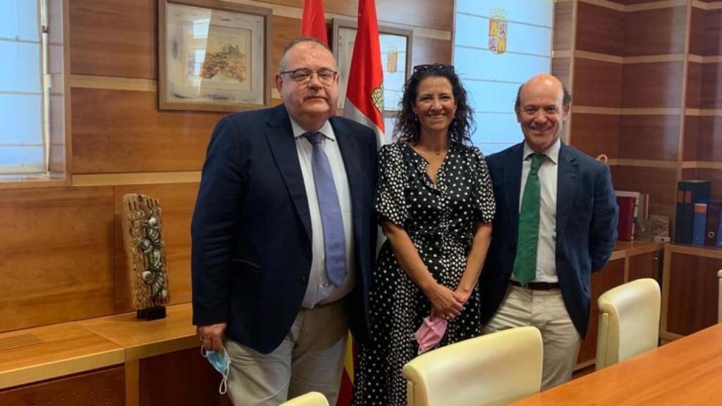 Reunión entre los higienistas bucodentales y el consejero de Sanidad, Alejandro Vázquez