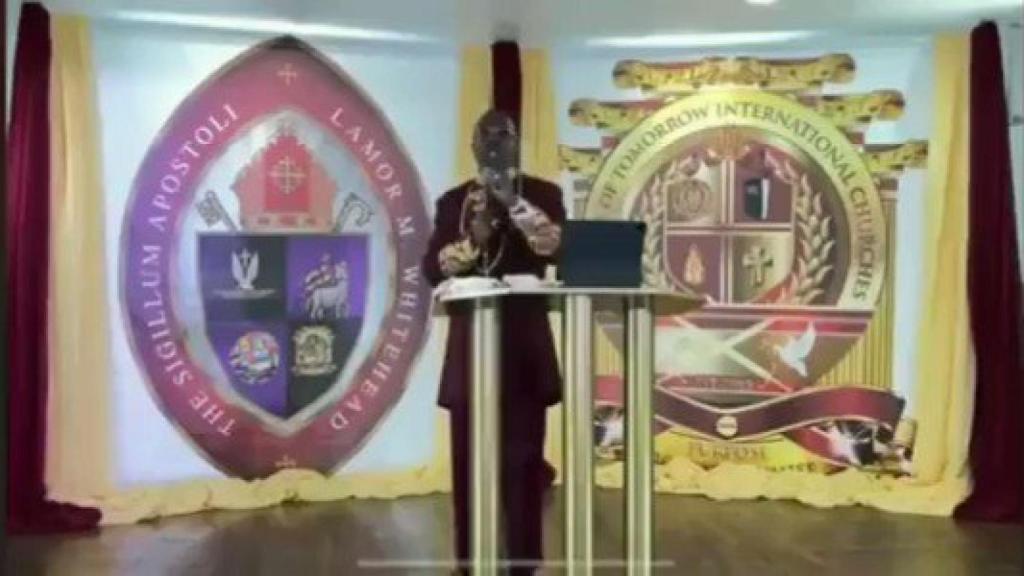 Lamor Miller-Whitehead durante el sermón.