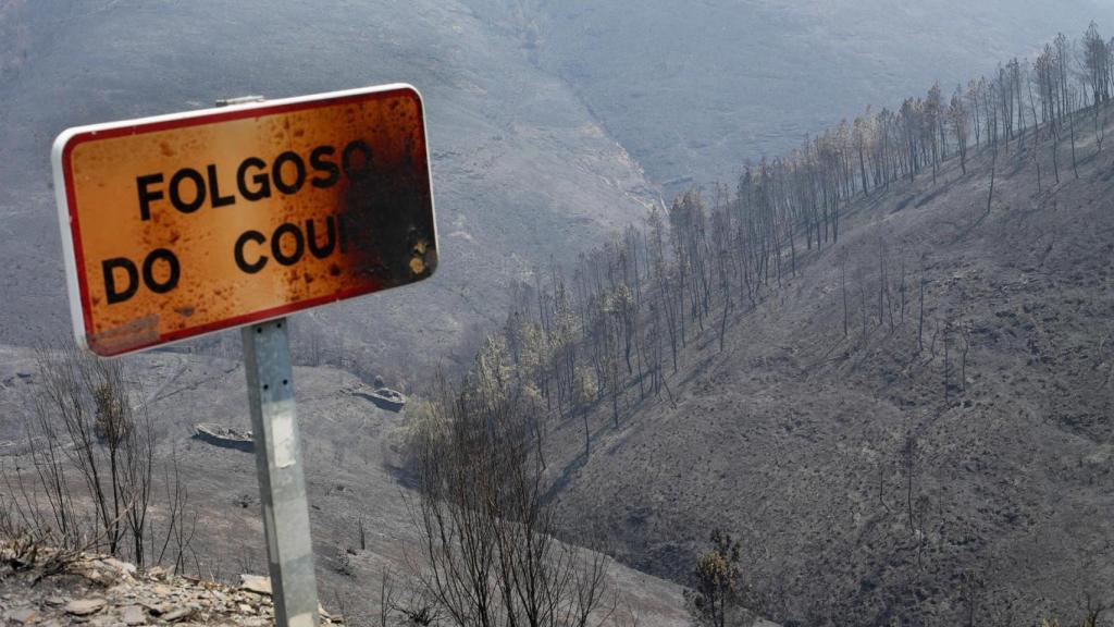 Folgoso (Lugo) remitirá a la Xunta informes de viviendas destruidas en el incendio de O Courel
