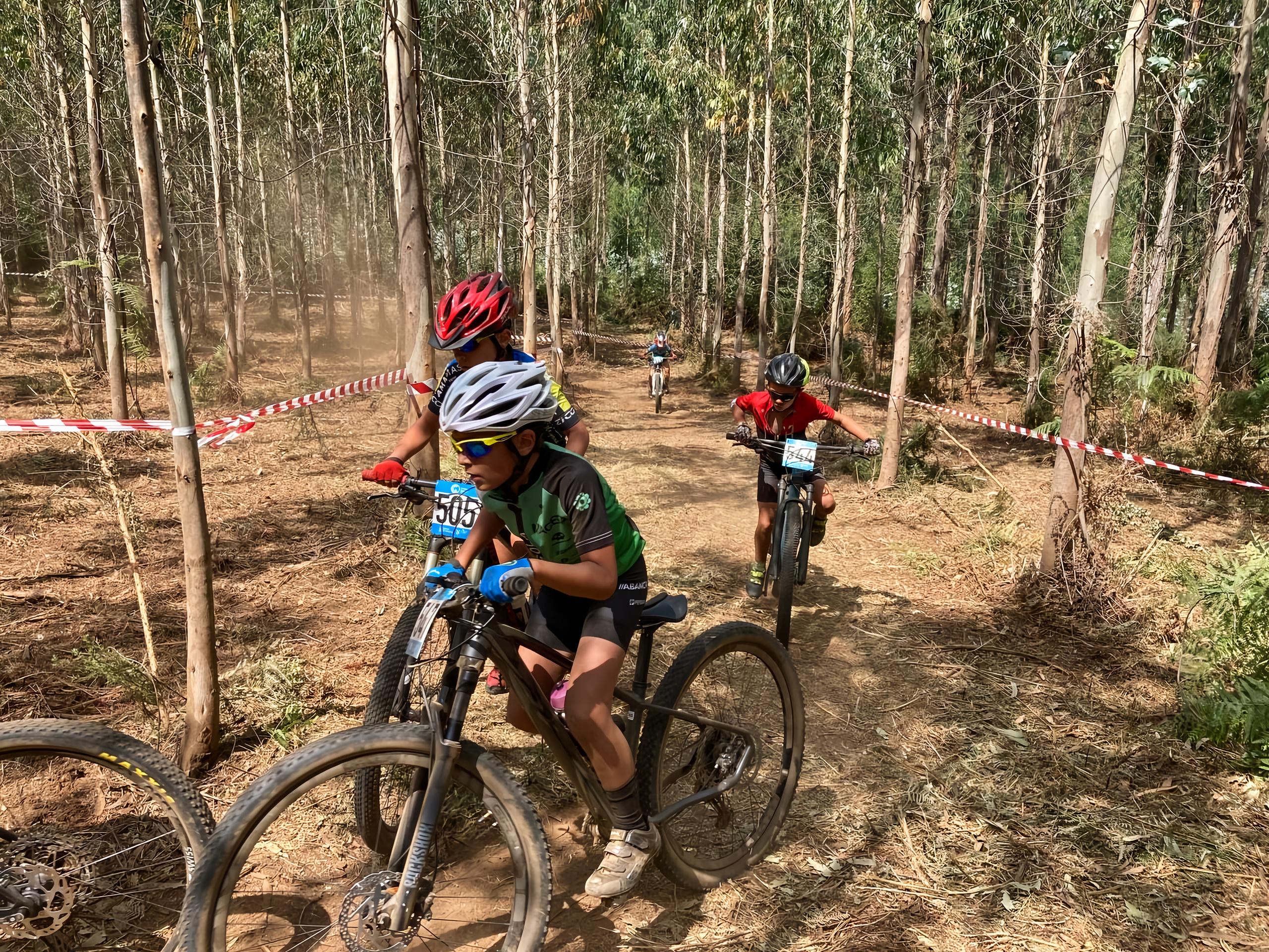 Un momento de la competición de Mini BTT en Abegondo (A Coruña)