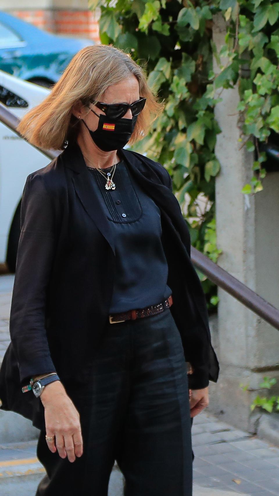La infanta Elena llegando al tanatorio de la M-30 este pasado martes 26 de julio de 2022.