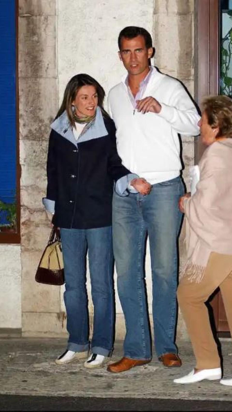 Felipe y Letizia junto a la periodista Menchu Álvarez del Valle en Ribadesella.
