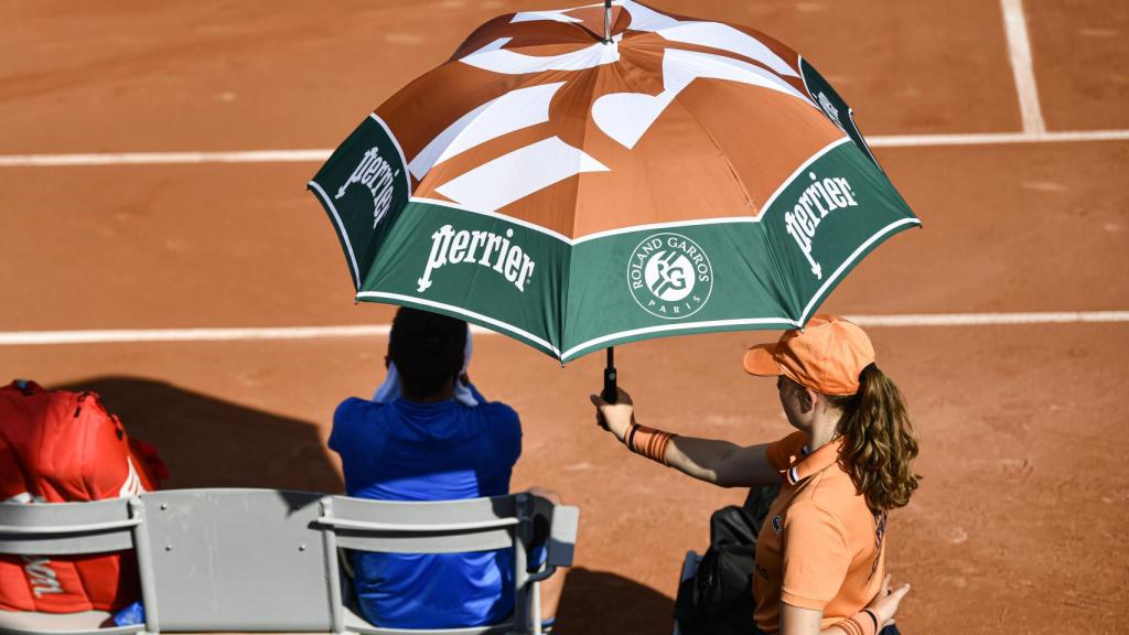 Descanso en un partido de tenis en Roland Garros