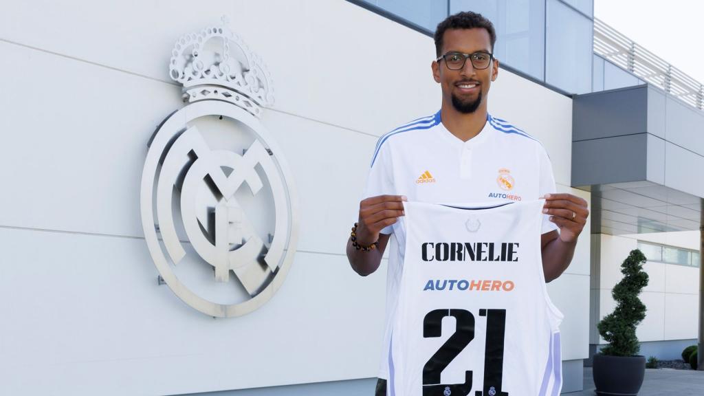 Petr Cornelie, presentado con el Real Madrid de baloncesto
