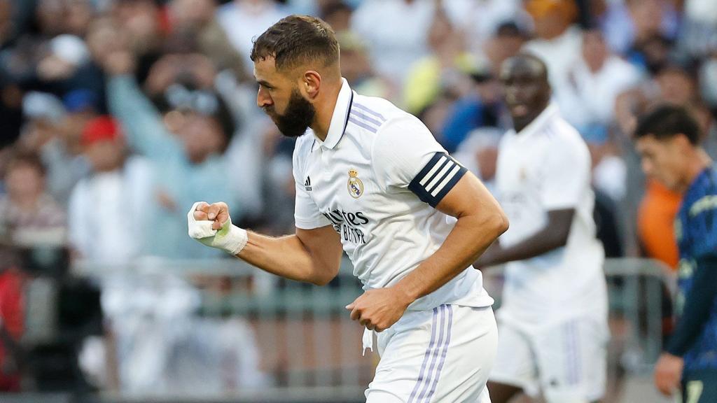 Benzema celebra un gol durante la pretemporada del Real Madrid