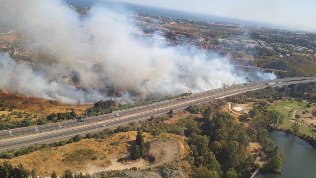 Vista aérea del incendio de Benahavís.