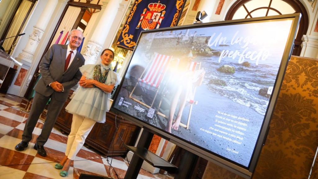 Francisco de la Torre y Luz Casal, en la presentación de la canción de la campaña de promoción turística de Málaga.