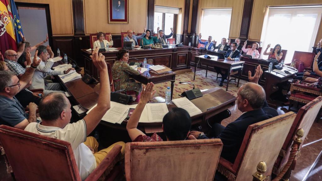 Imagen de archivo de un pleno ordinario del Ayuntamiento de León.