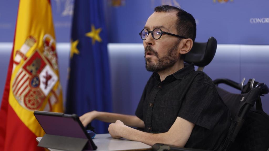Pablo Echenique durante la presentación del impuesto a la banca.