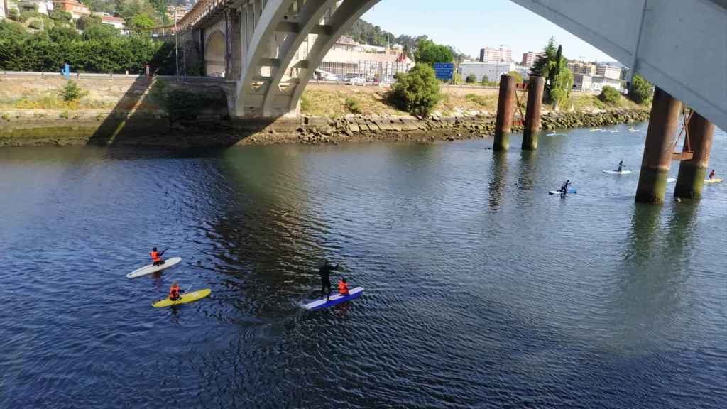 Paddle surf en el río Lérez.