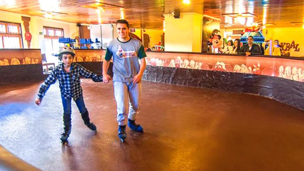 Pista de chocolate instalada en una fábrica de cacao en Brasil.