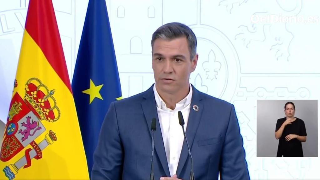 Pedro Sánchez en su comparecencia de este viernes, sin corbata para ahorrar eneergía.