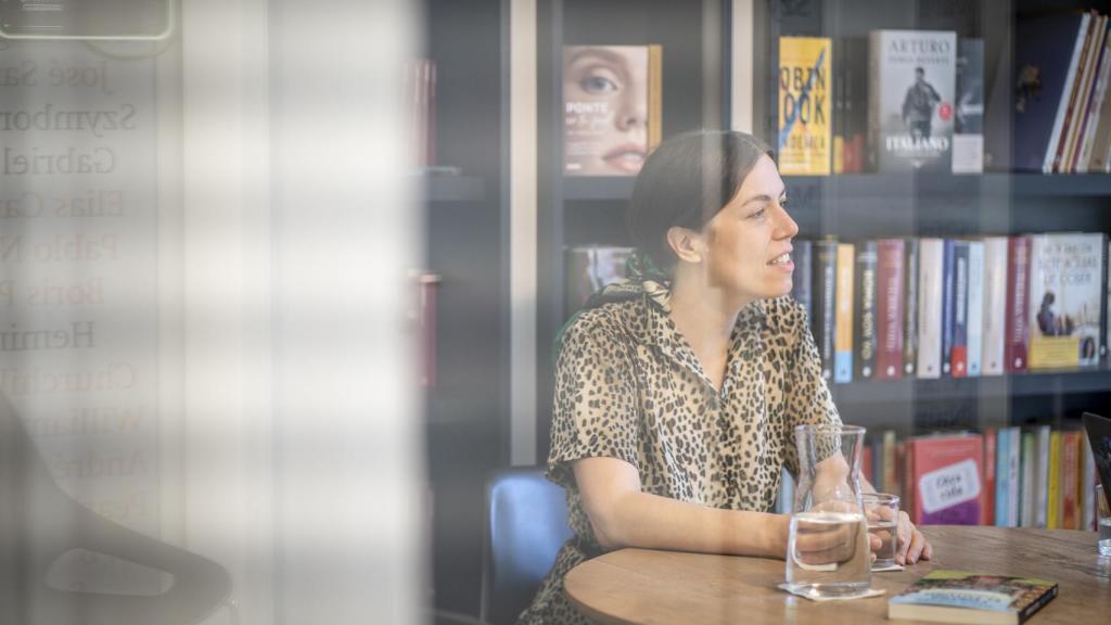 Peirano, durante la entrevista, habla sobre el capitalismo de plataformas.