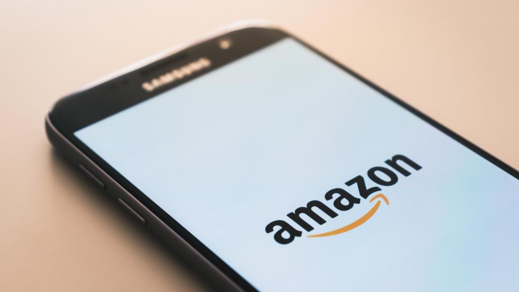 La aplicación móvil de Amazon en la pantalla de un smartphone.