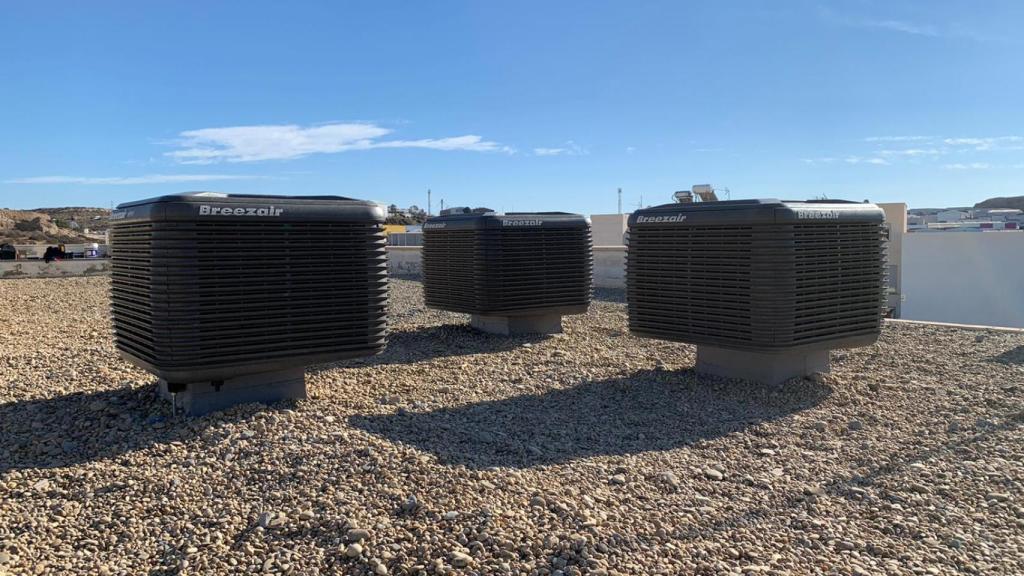 Instalación de refrigerador adiabático.
