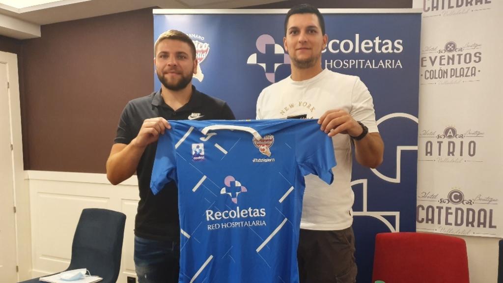 Los jugadores Darko Dimitrievski y Dime Dimitrioski en la presentación oficial ante los medios