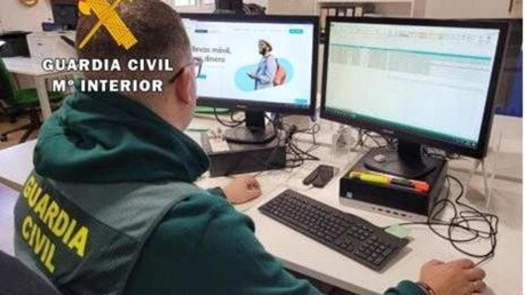 Fotografía de la Guardia Civil investigando el delito