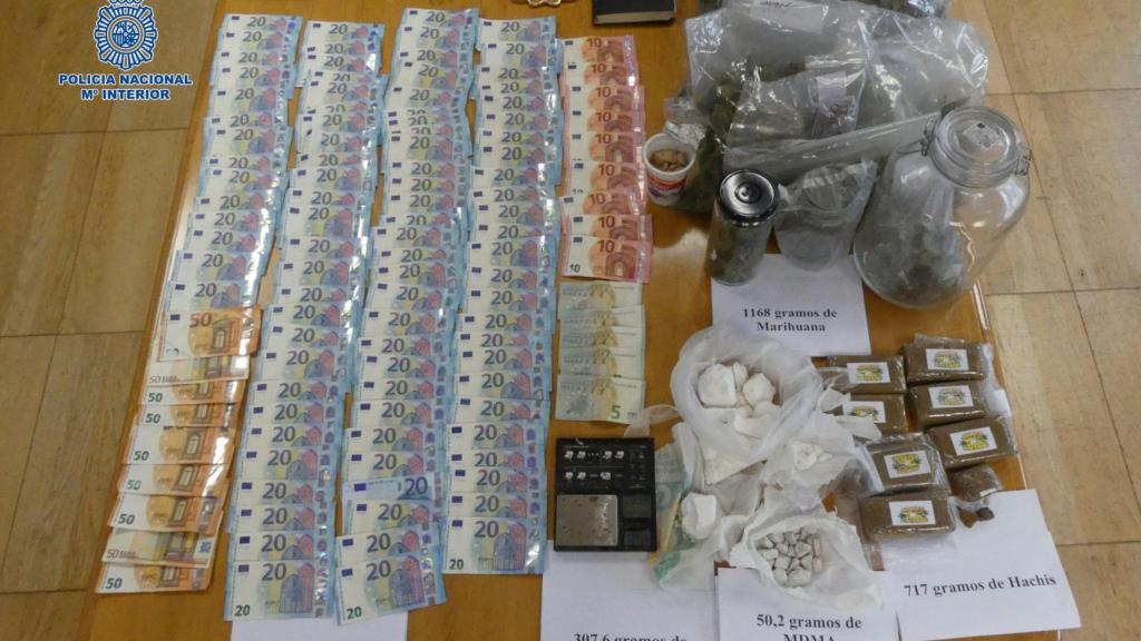 Drogas y dinero intervenido en Santiago