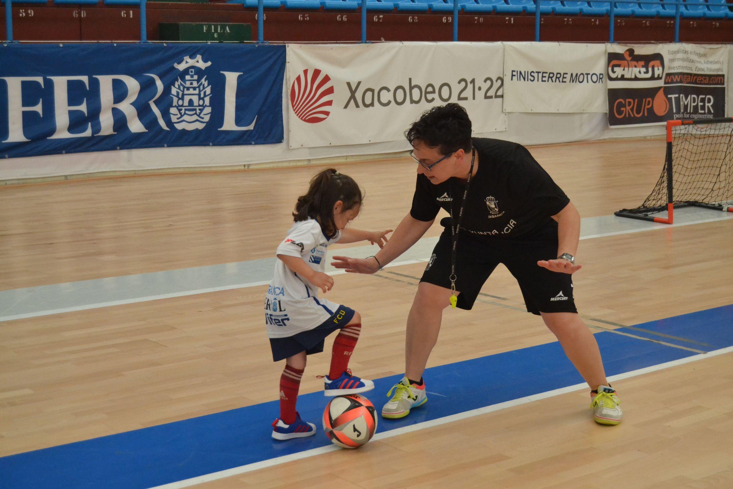 Pili Costa con una de las participantes en las jornadas de puertas abiertas