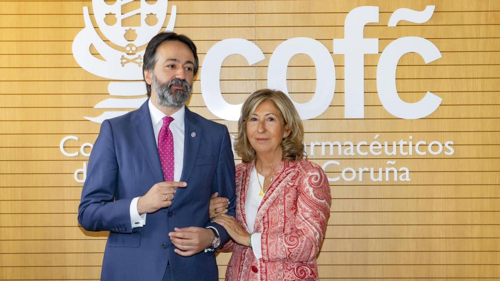 Sara Catrain junto al anterior presidente Héctor Castro