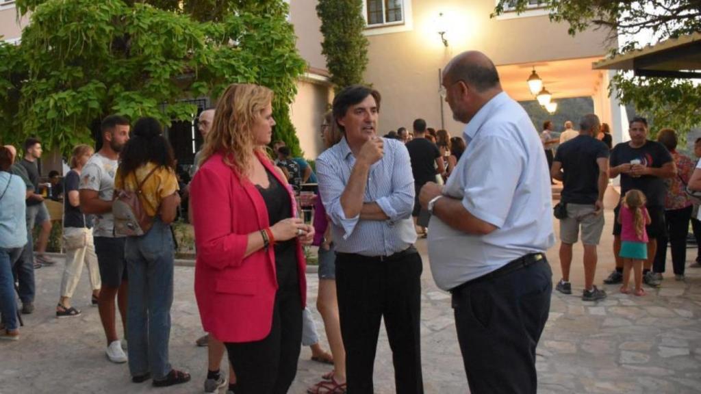 José Luis Martínez Guijarro ha asistido a la reapertura del Hotel Los Tilos, en Beteta, por parte de Mariano Provencio.