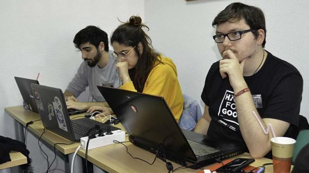 Imagen de archivo de alumnos de Informática.