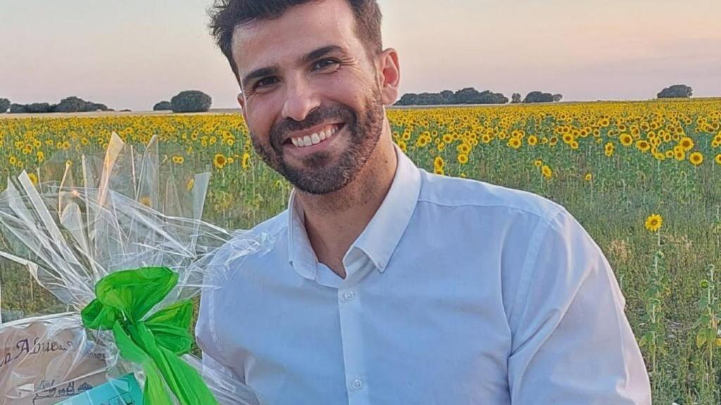 Eduardo Kilez apadrina el calendario solidario de Pedrajas