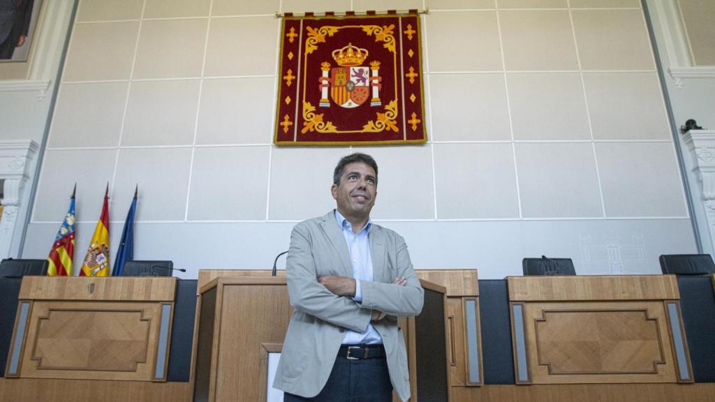Carlos Mazón, en el salón de plenos de la Diputación de Alicante.