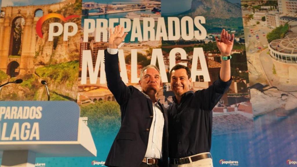 Moreno y Elías Bendodo, en el acto.