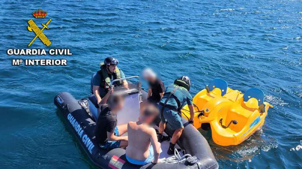 Rescate de tripulantes a tres millas de Sanxenxo.