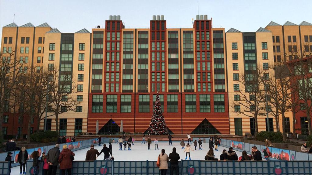 Pista de hielo sintético en Disneyland Paris.