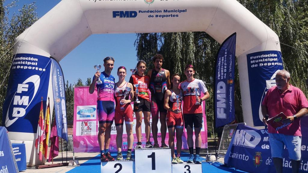 Imagen del podio con los ganadores