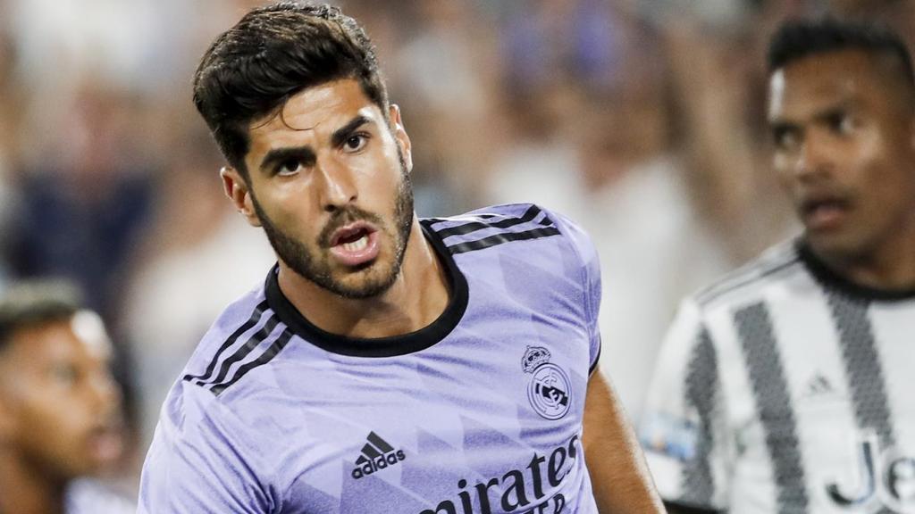 Marco Asensio, celebrando un gol con la camiseta morada del Real Madrid