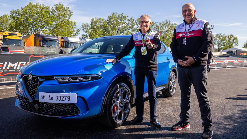 Carlos Tavares, CEO del Grupo Stellantis, junto a Jean-Philippe Imparato, CEO de Alfa Romeo.