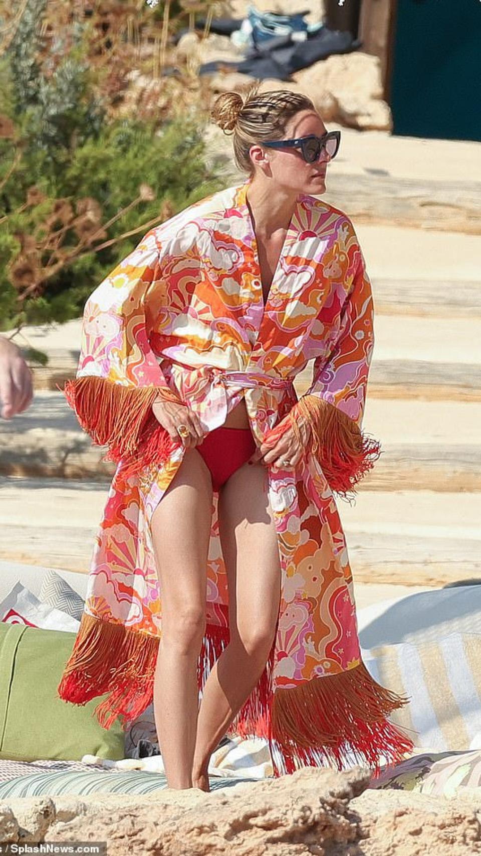 Olivia Palermo luciendo el kaftán del verano.