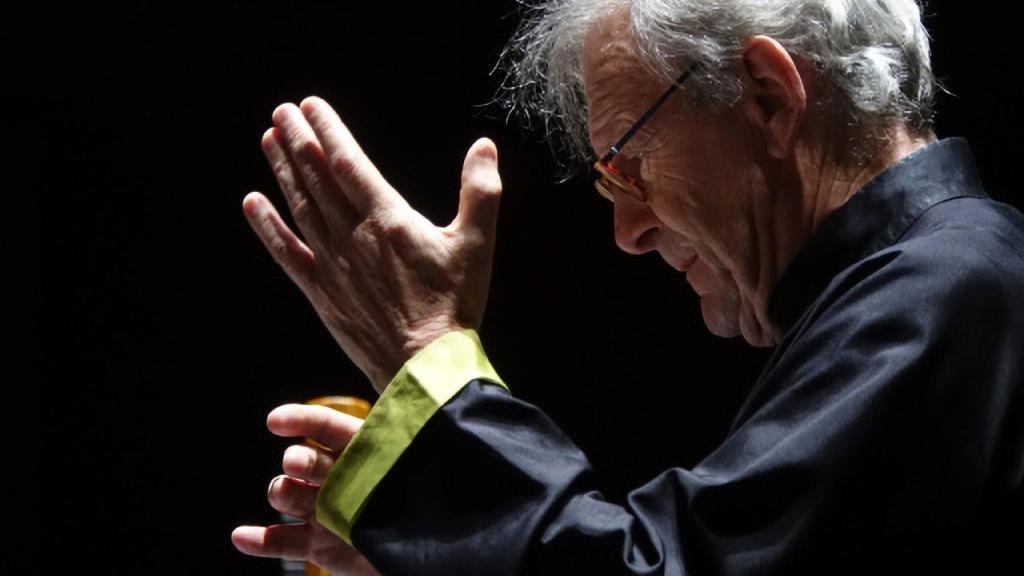 John Eliot Gardiner durante una actuación
