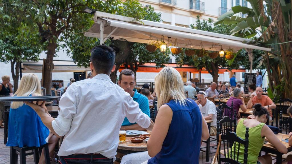 Zona de terrazas de bares en el Centro histórico de Málaga.