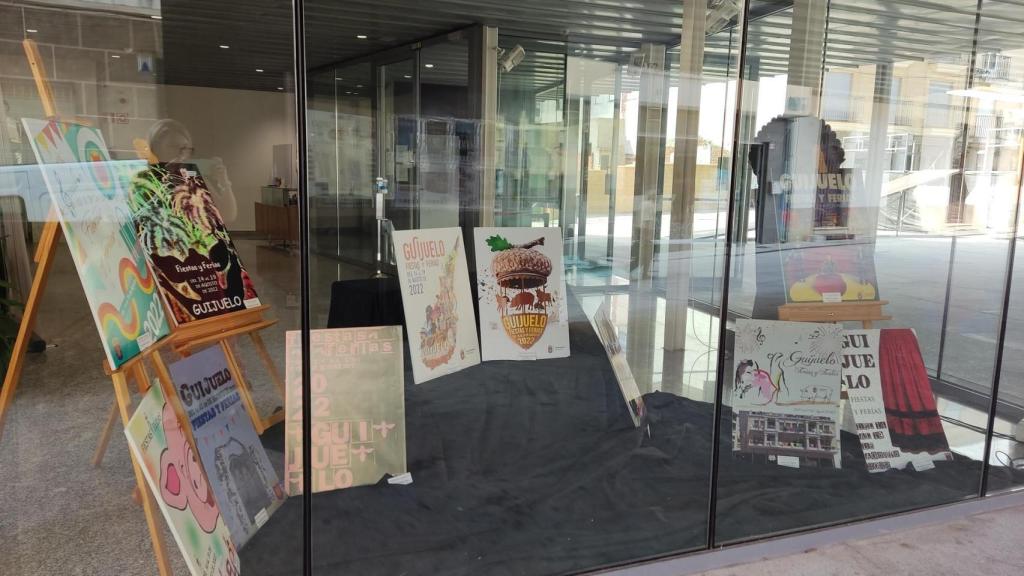 Exposición de carteles en el hall del Ayuntamiento  de Guijuelo