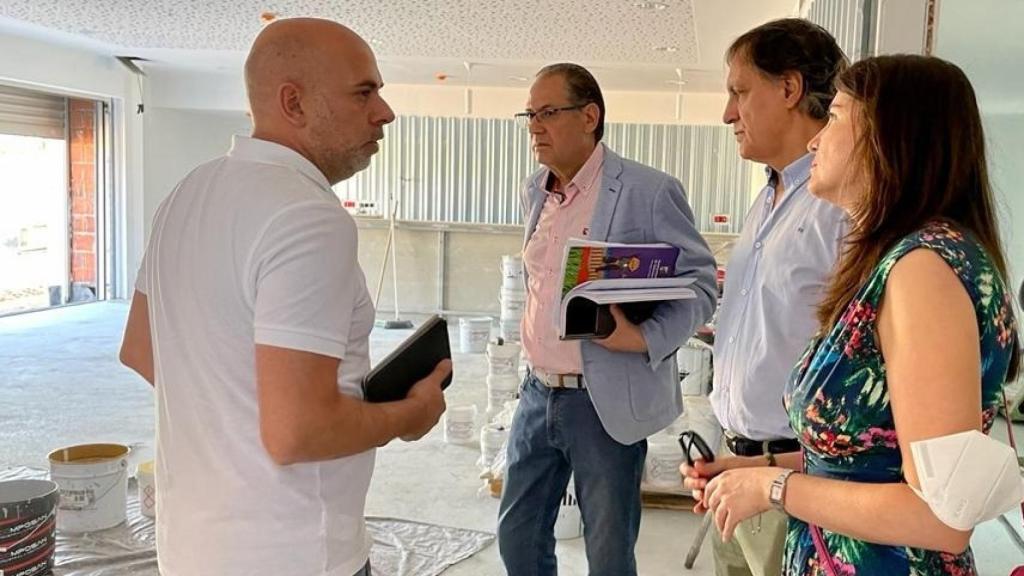 Carbayo visita la lonja de los huertos urbanos en Salamanca