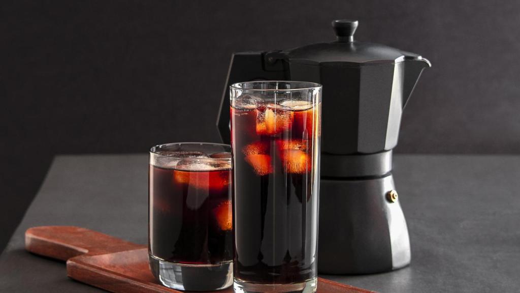 La cafeína aumenta la cantidad de orina.