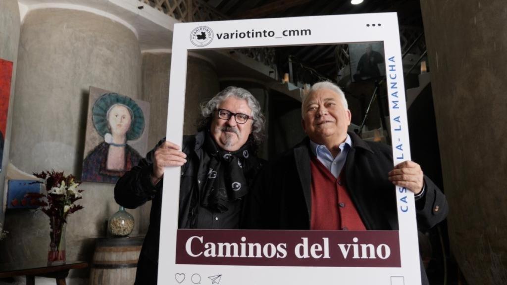 El periodista Carlos Iserte, a la izquierda, junto a Antonio Gallego, a la derecha.