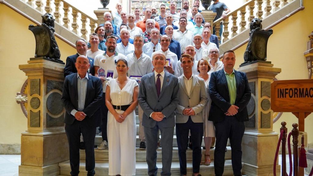 López Nieto, primera fila a la izquierda, y De la Torre, a la misma altura en el centro.